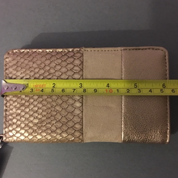 Kenneth Cole Reaction Wristlet Wallet - Picture 5 of 8